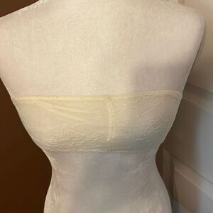 NWOT Kimchi Blue Bralette Size Small cream color